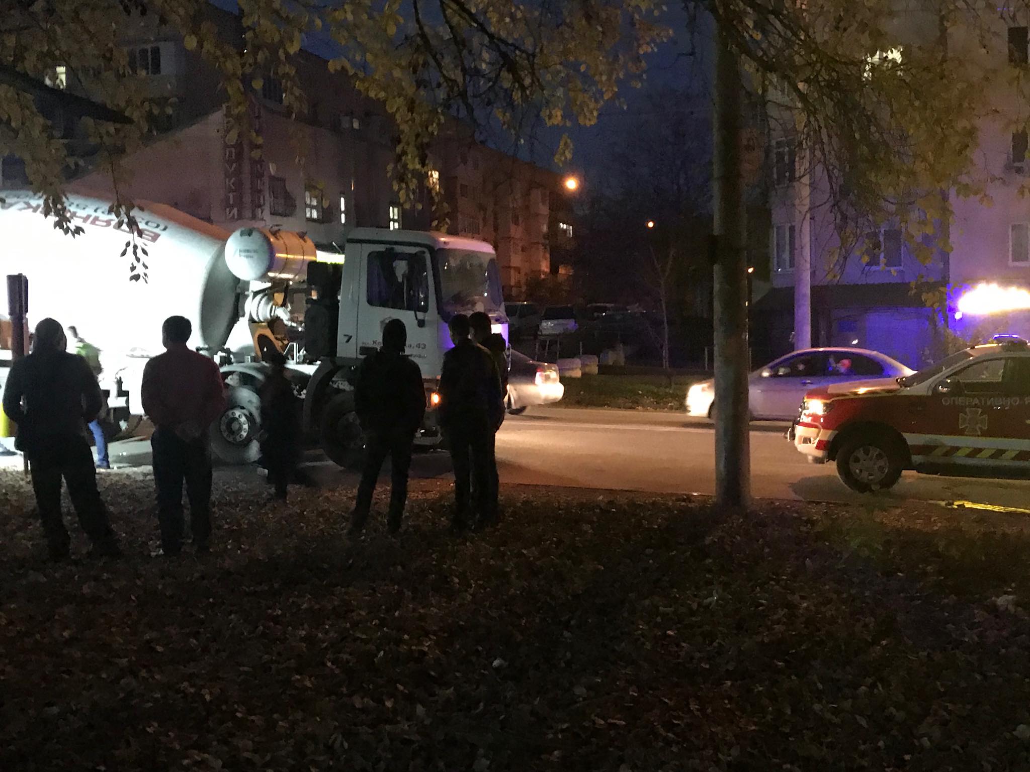 У Чернівцях на вулиці Південно-Кільцевій бетоновоз збив чоловіка: пішохід загинув на місці