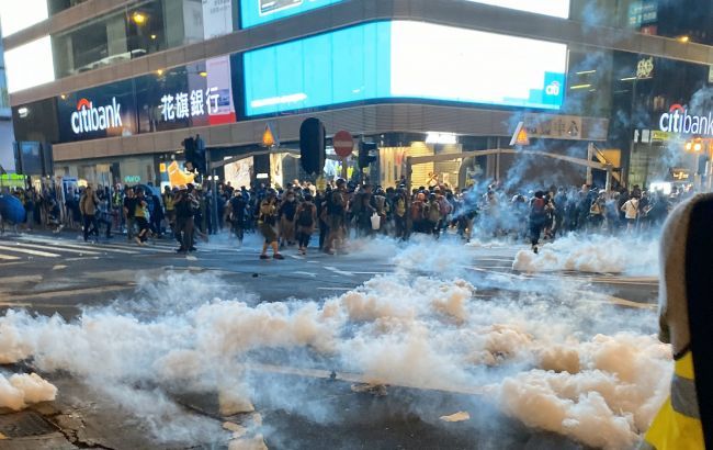 У Гонконзі поновилися протести, поліція застосувала газ