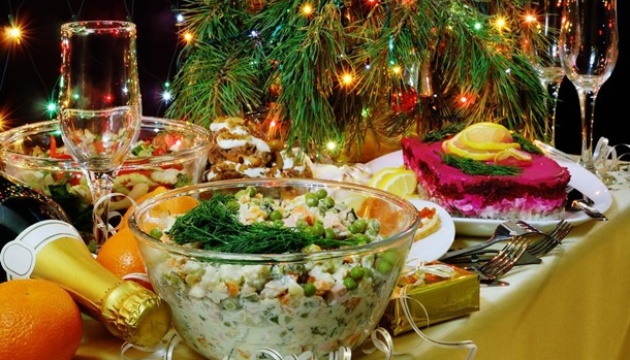Фахівці розповіли, скільки коштуватиме новорічний стіл українців