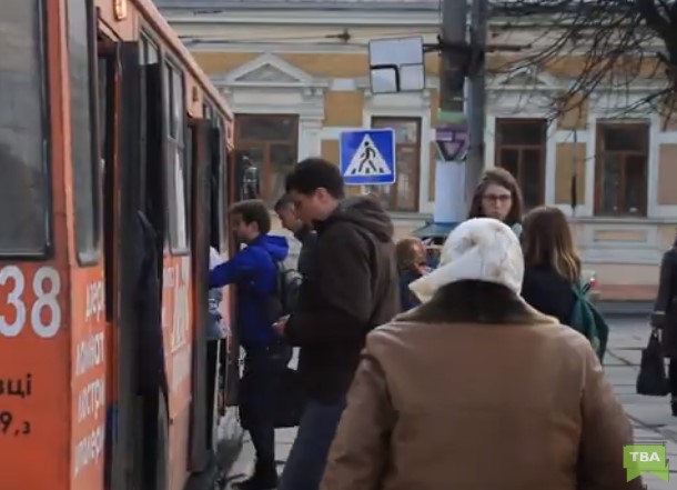 Пільговий проїзд у тролейбусах та маршрутках в Чернівцях тимчасово призупинено