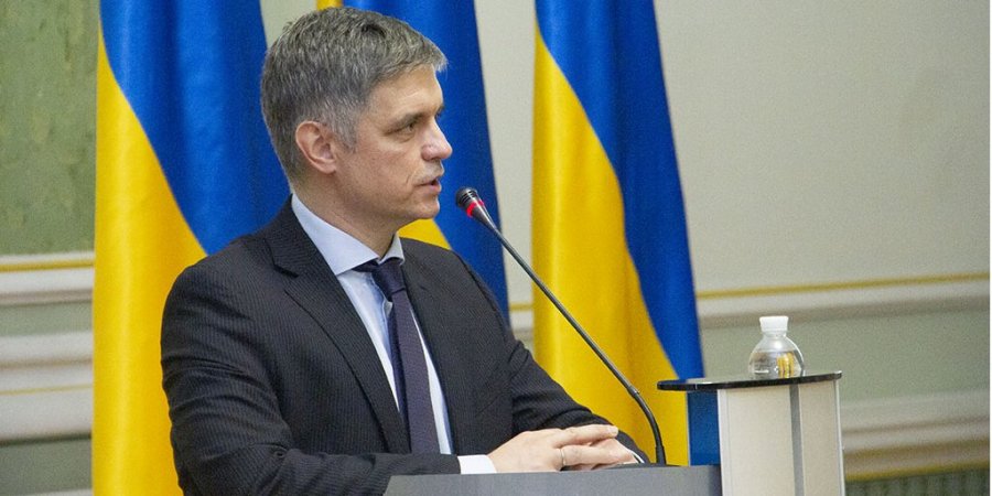 Україна дасть дозвіл на чартерні рейси для заробітчан, – Пристайко