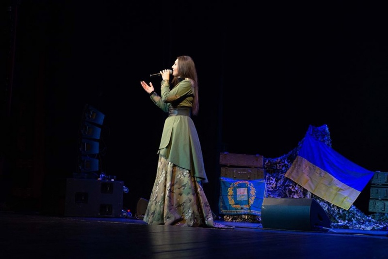 На концерті Софії Федини у Чернівцях зібрали для українських бійців майже 70 тис грн