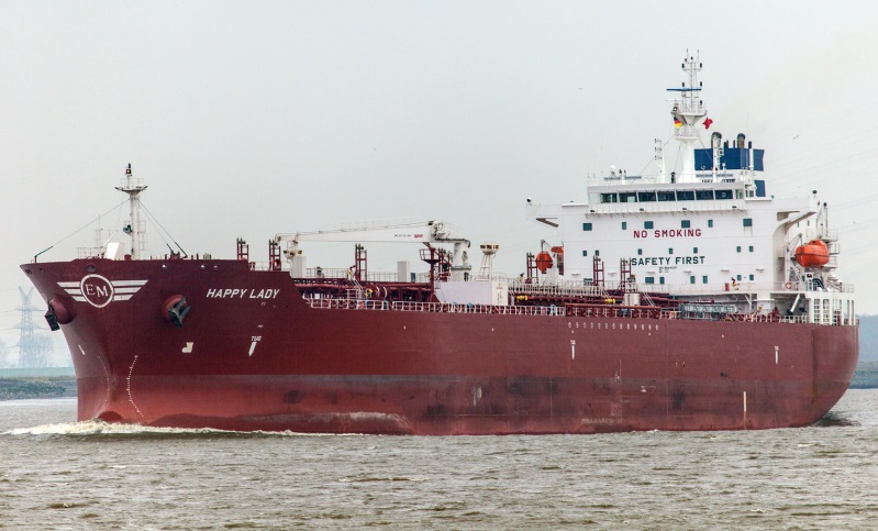 Біля берегів Камеруну пірати напали на танкер, серед моряків українець
