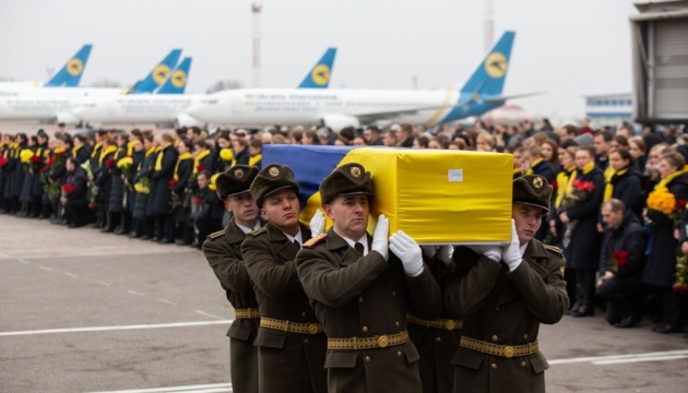 Прощання із жертвами авіакатастрофи триватиме у “Борисполі” до 19 години
