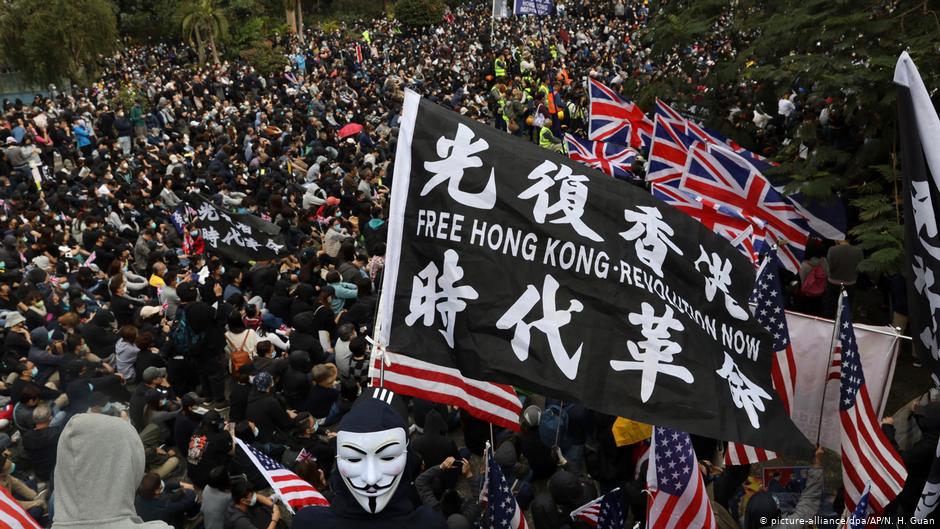 Поліція Гонконгу застосувала проти протестувальників сльозогінний газ