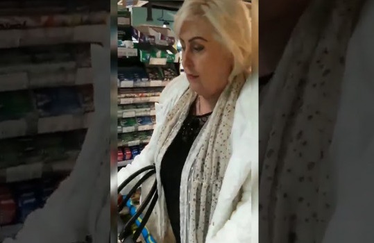 Зірваний банкет: жінка зустріла у київському супермаркеті Штепу і змусила її тікати — відео
