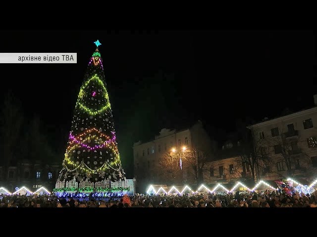 Головну ялинку Чернівців визнали найкращою в Україні