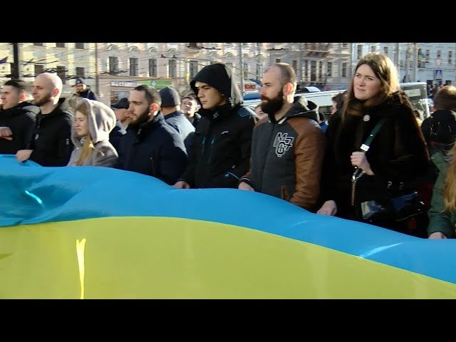 Живий ланцюг єдності до Дня Соборності України утворили в Чернівцях