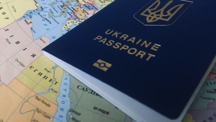 Уряд спростив видачу неодержаних через війну паспортів