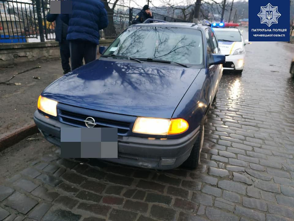 Авто з підробленими документами виявили у Чернівцях