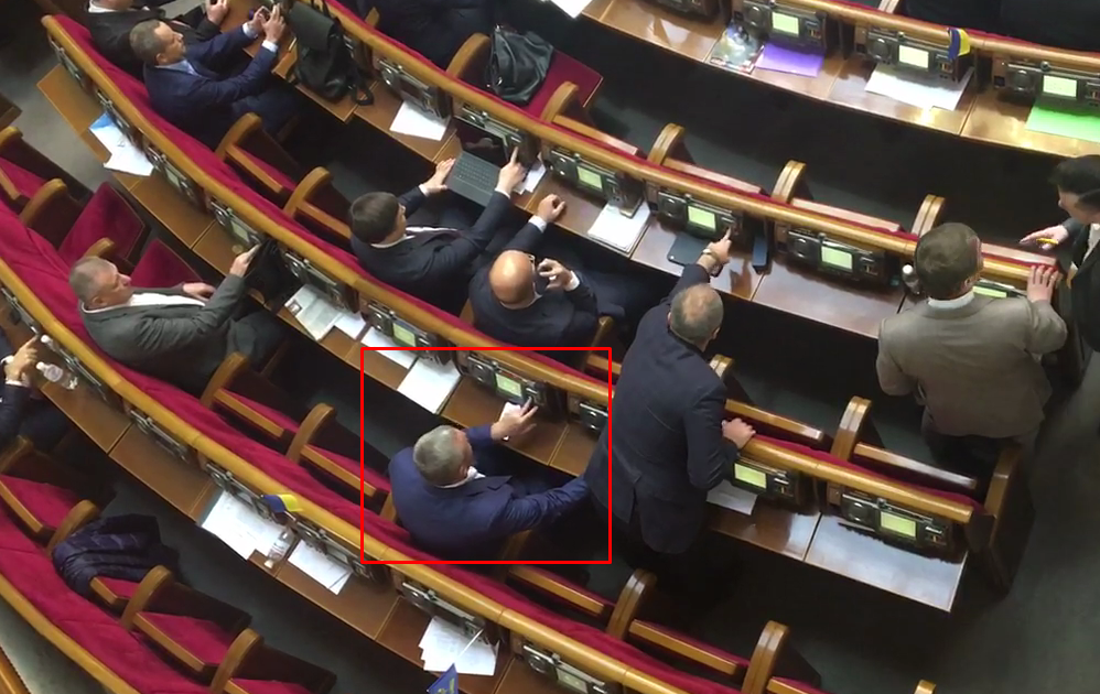 Народного депутата вперше судитимуть в Україні за кнопкодавство