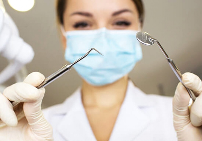 Чернівчанам рекомендують утриматись від планових візитів до стоматолога
