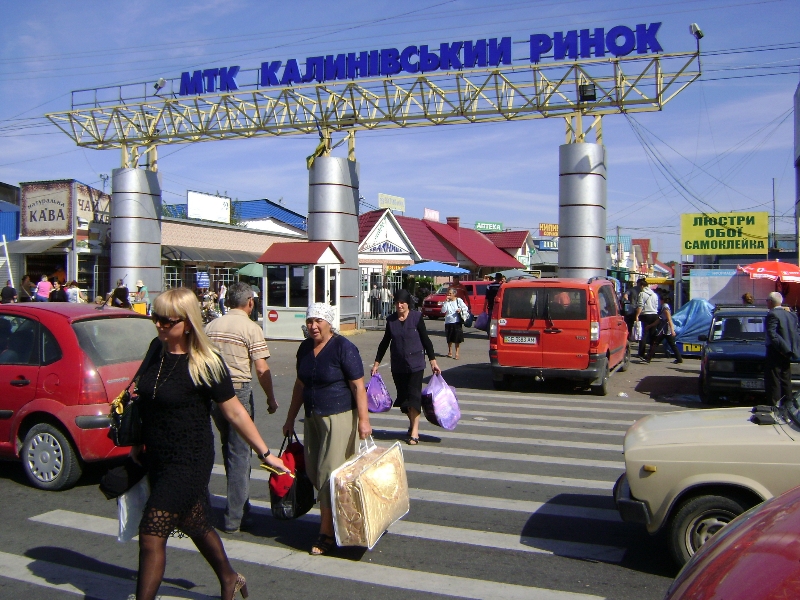 У Чернівцях з 24 березня через “червону зону” тимчасово призупиняє роботу “Калинівський ринок”