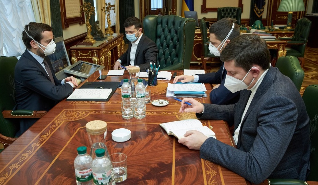 Зеленський пропонує направити в Італію бригаду українських лікарів, Аваков – надати спирт