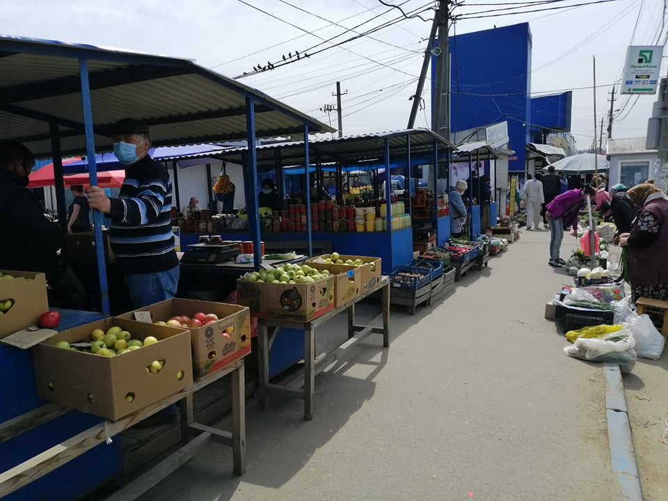 Карантин: У Чернівцях сьогодні працюють майже всі продовольчі ринки (фото)