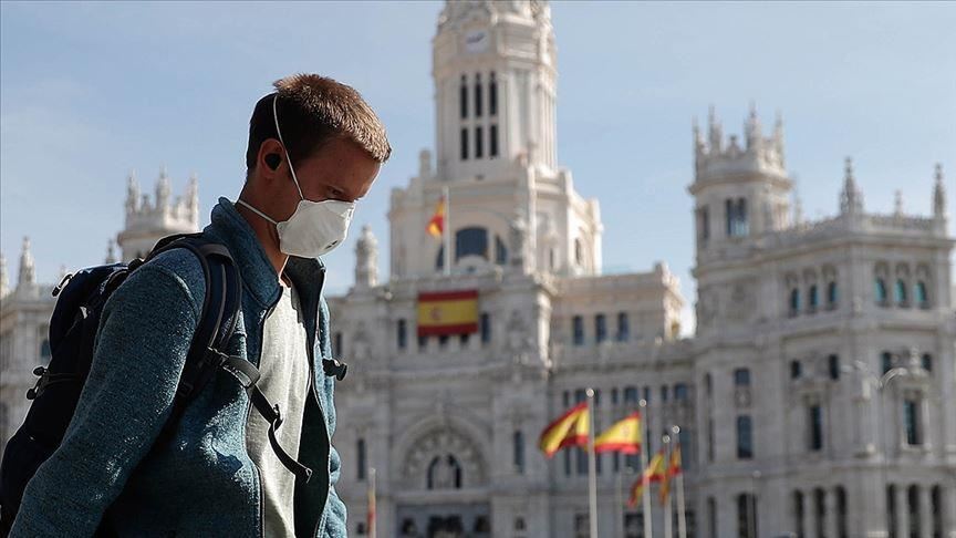 В Іспанії хочуть послабити карантин і дозволити прогулянки дітям
