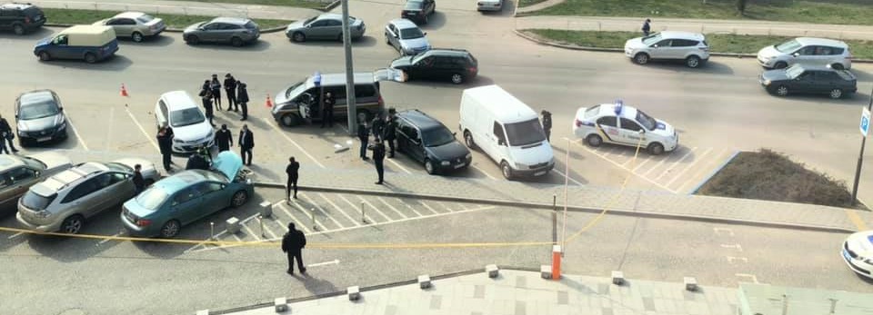 У Чернівцях на вулиці Воробкевича сталась стрілянина: є загиблий