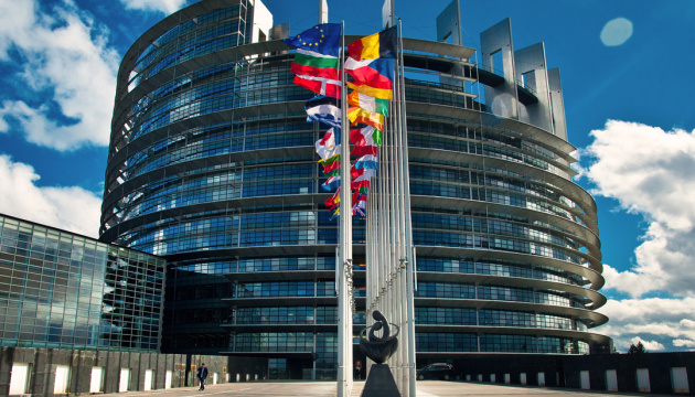 Європарламент cхвалив резолюцію з закликом надати Україні статус кандидата на вступ до ЄС