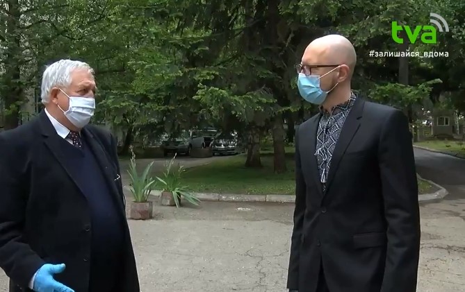 Арсеній Яценюк відвідав Чернівці, аби особисто подякувати медикам