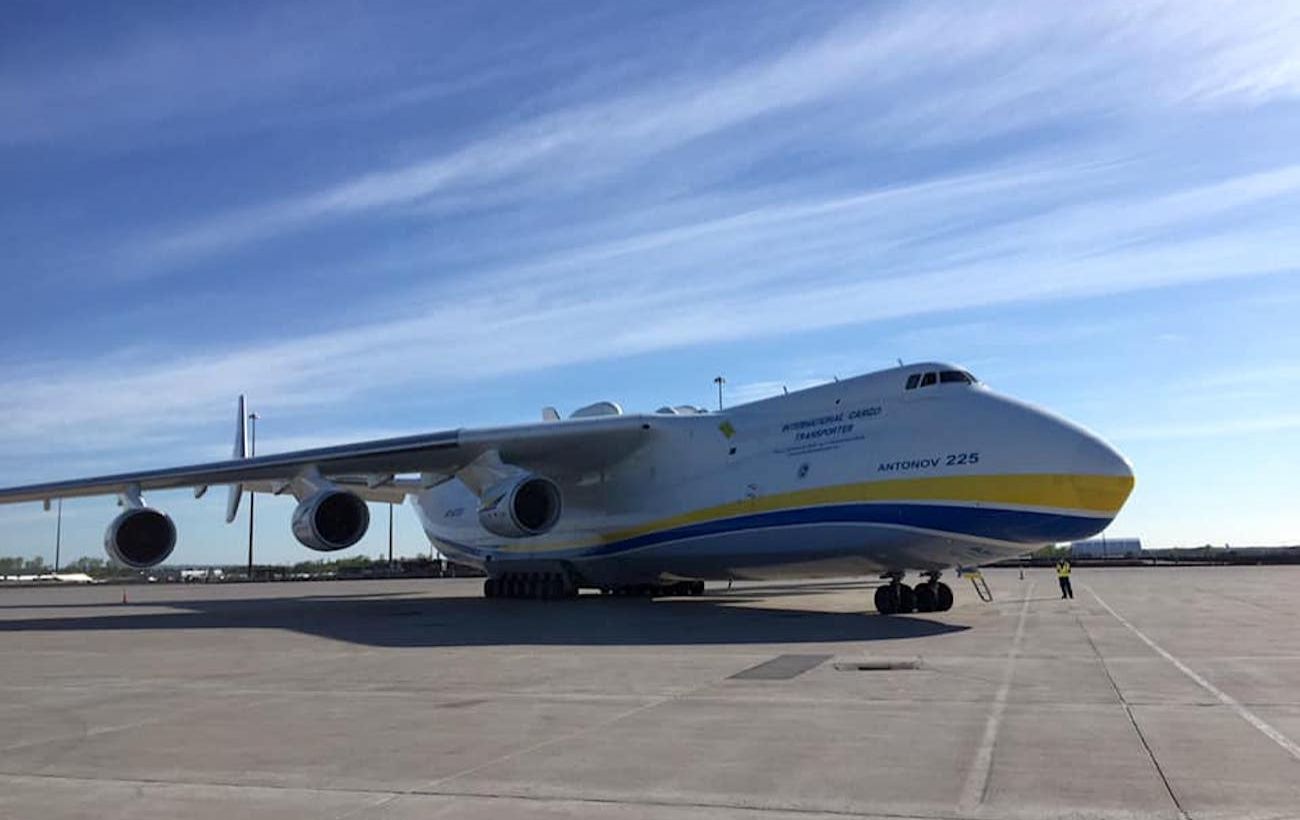 Український літак “Мрія” доставив у Канаду медичний вантаж