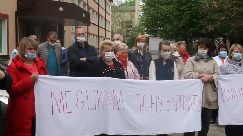 У Вінниці медики вийшли на акцію протесту