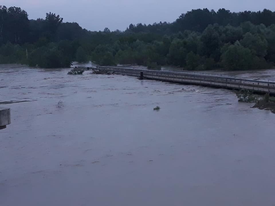 Вода у Пруті піднялася до рівня моста у Маршинцях