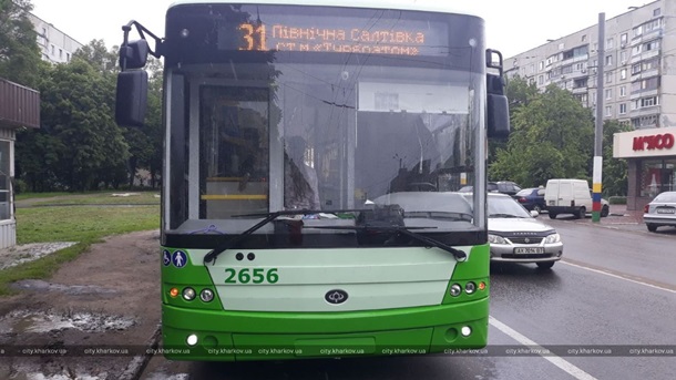 У Харкові обстріляли тролейбус з пасажирами