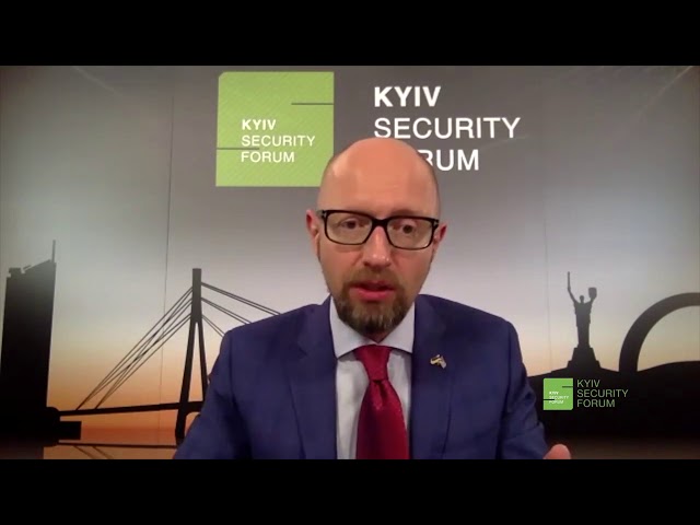 Яку модель відносин з Кремлем слід обрати Заходу та Україні, обговорили під час онлайн дискусії КБФ