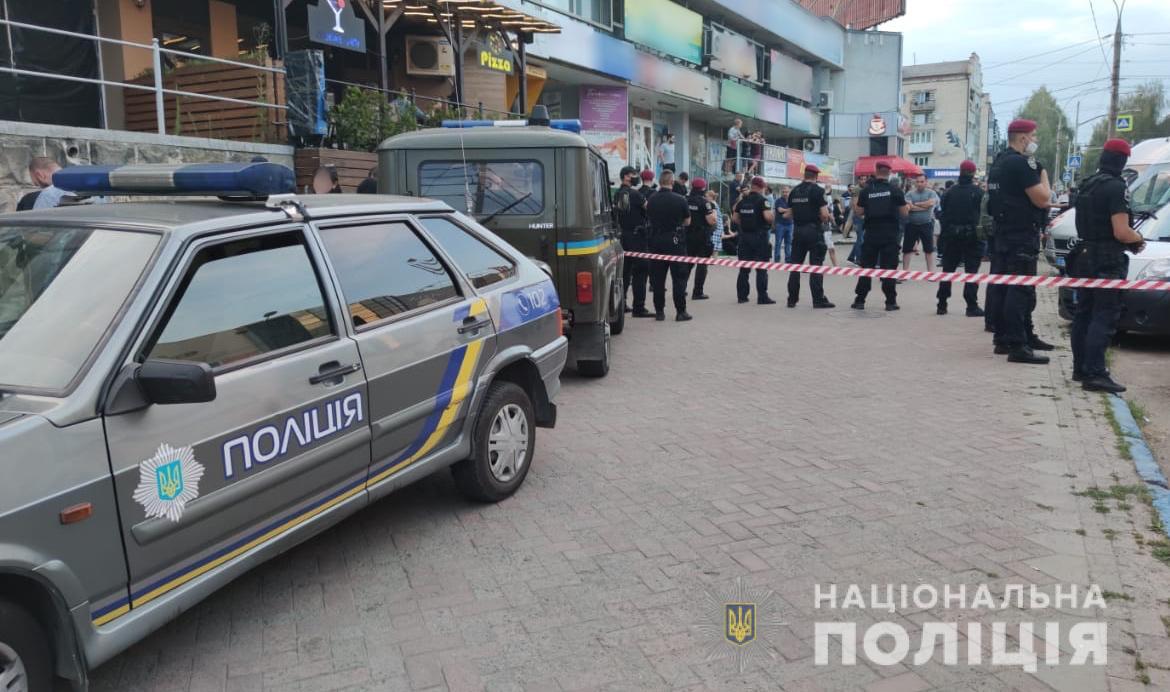Поліція розслідує вбивство на вулиці Небесної Сотні у Чернівцях (відео 18+)