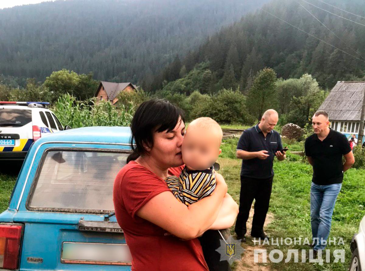 На Путильщині безвісти зниклого малюка розшукали далеко від дому в лісі