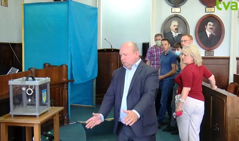 У Чернівцях депутати міськради голосуватимуть за відставку секретаря Продана (відео)