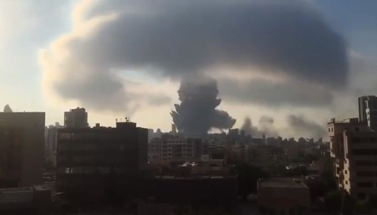 У столиці Лівану Бейруті стався потужний вибух (відео)