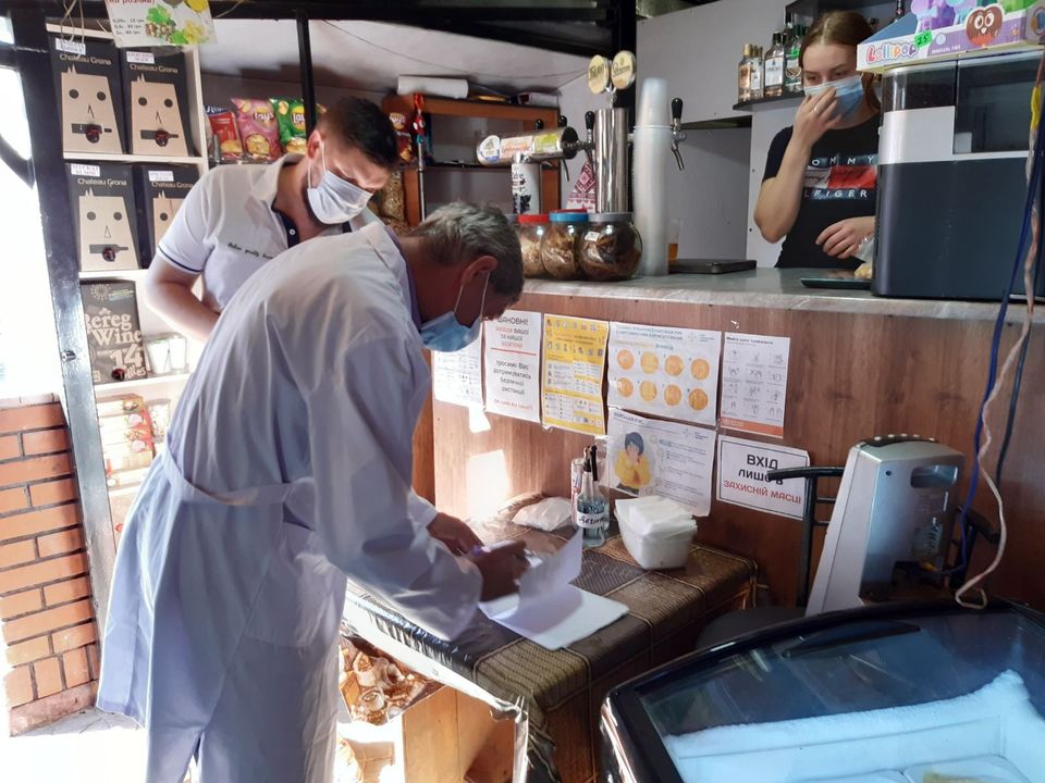 Карантин: на Буковині перевіряють ринки, заклади харчування та громадський транспорт