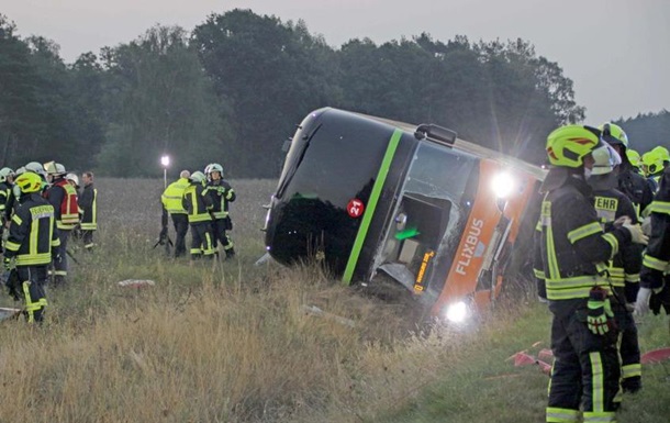 У Німеччині в ДТП з автобусом постраждали понад 30 людей