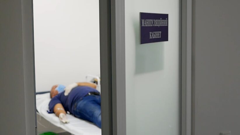 Пацієнти лежать в коридорах: в Івано-Франківську переповнені COVID-лікарні