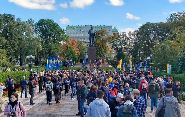 У Києві проходить марш до Дня захисника України