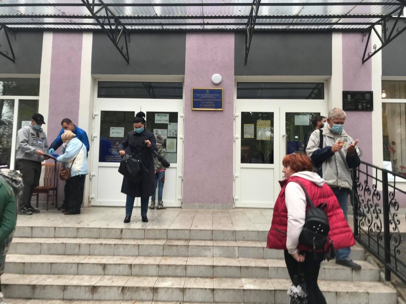 У Чернівцях депутата міськради Валерія Найдиша звинуватили у перешкоджанні проведенню екзит-полу на виборчій дільниці