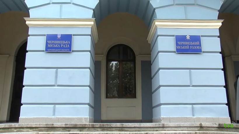 До Чернівецької міськради проходить сім партій: проміжні результати виборів
