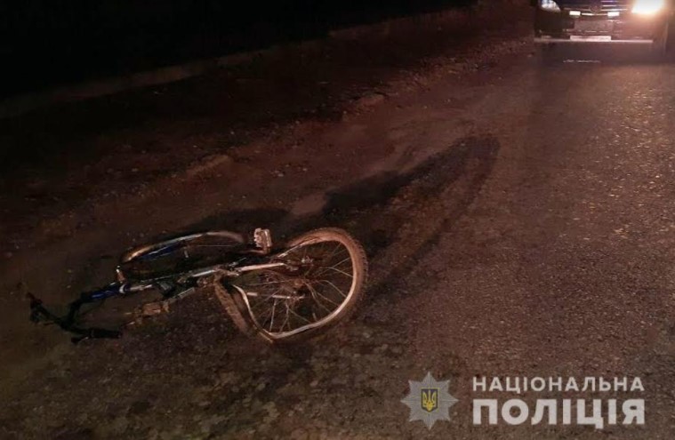 На Сторожинеччині водій мікроавтобуса збив велосипедиста