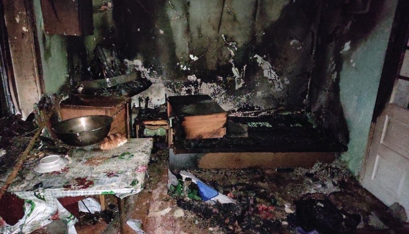 У селі на Буковині 25-річна дівчина підпалила себе після сварки з коханим