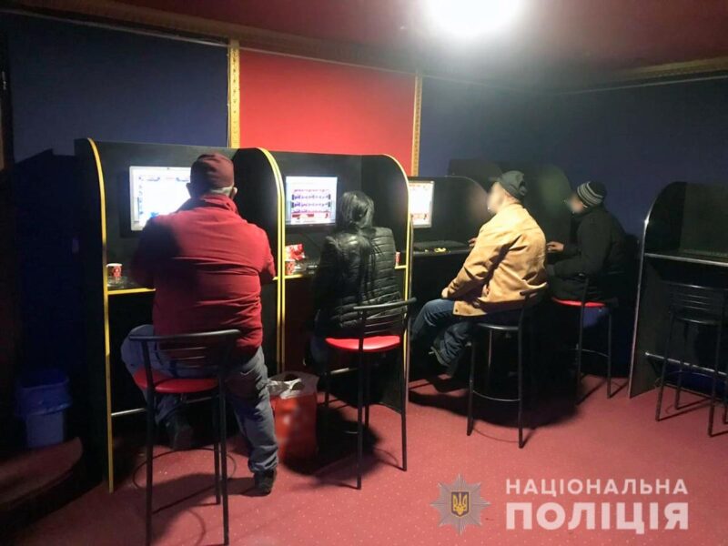 У Новоселиці поліція припинила діяльність підпільного грального закладу