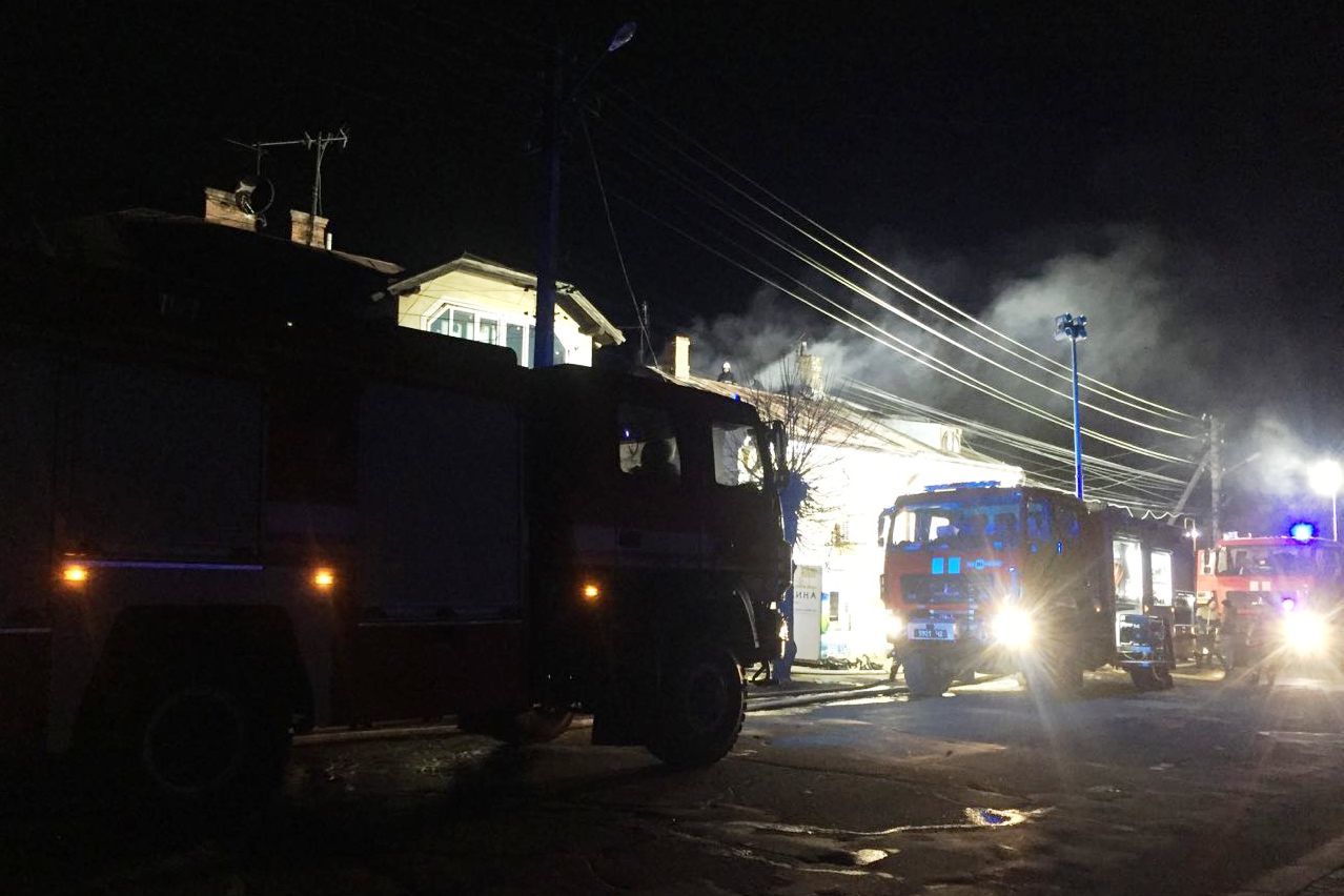 Упродовж вихідних на Буковині сталося 8 пожеж, на одній з них вогнеборці врятували чоловіка