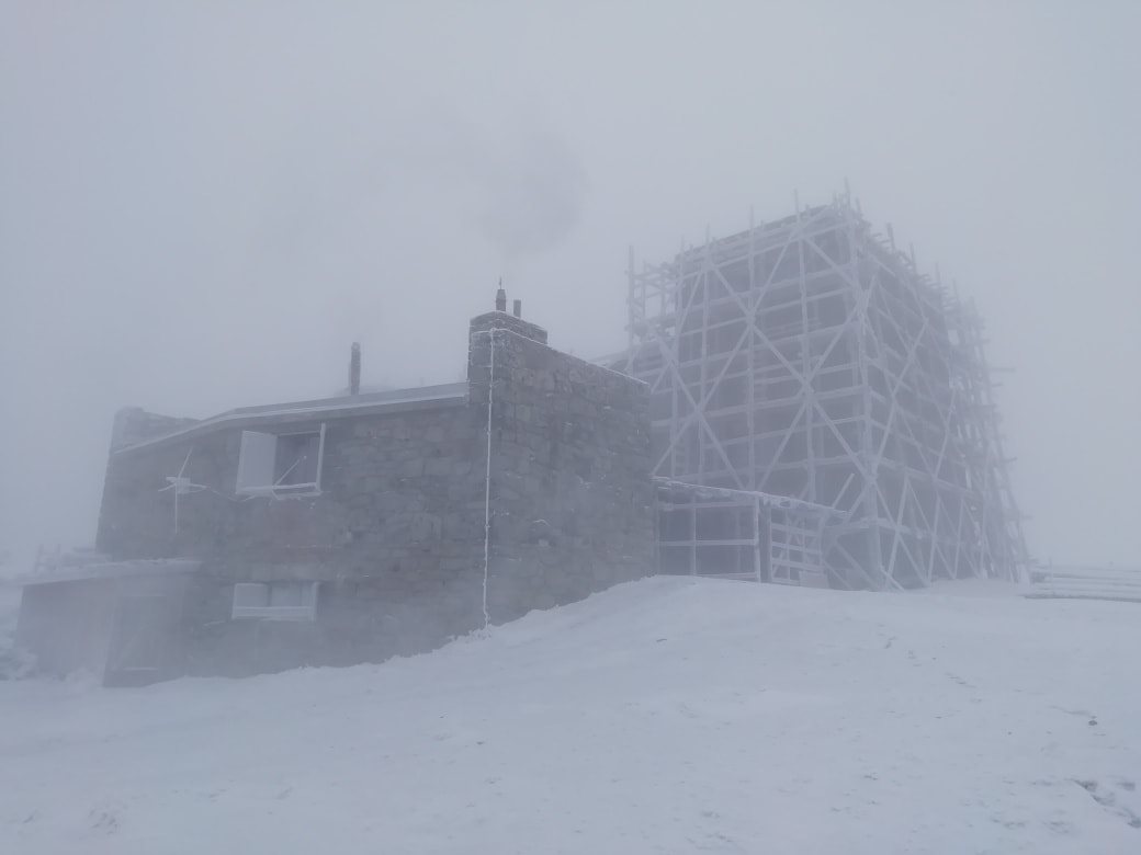 На горі Піп Іван випало більше метра снігу