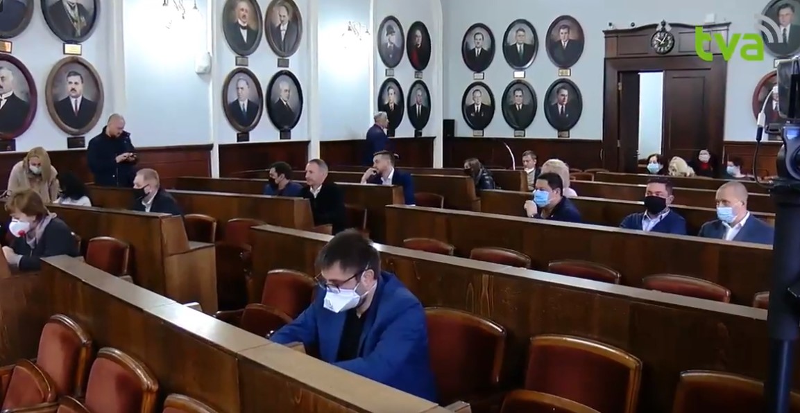 Кворуму немає: депутати Чернівецької міськради знову не зібралися на сесію