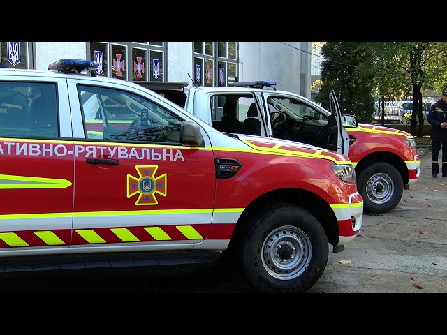 Автопарк пожежно-рятувальних підрозділів Буковини поповнили новими спецавтомобілями