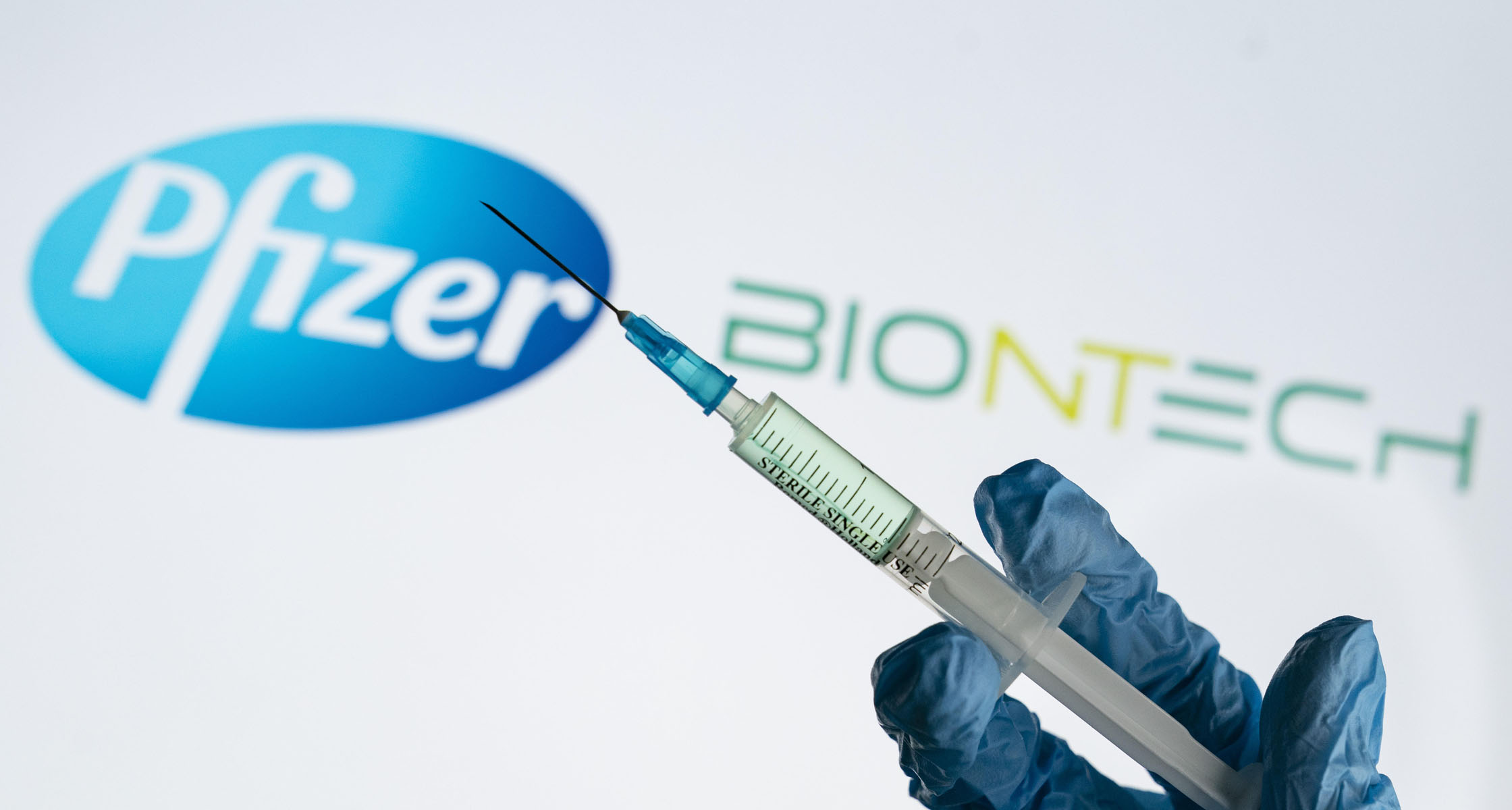 Єврокомісія підпише з BioNTech і Pfizer угоду про закупівлю 300 млн доз вакцини від коронавірусу