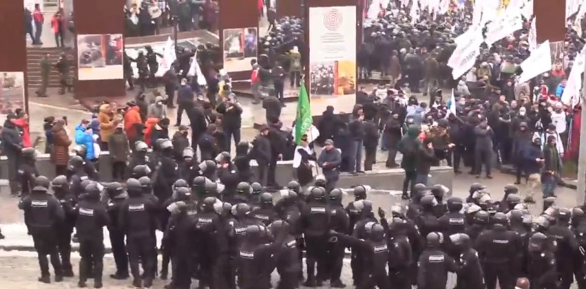 На акції протесту в Києві постраждало 40 поліцейських