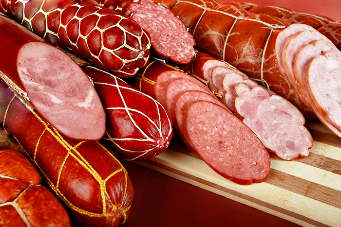 На Буковині виявили фальсифіковану ковбасу: названо виробників