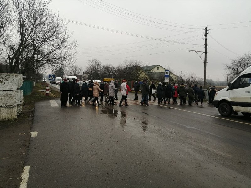 Тарифний протест: в Оршівцях активісти перекрили дорогу на Івано-Франківськ
