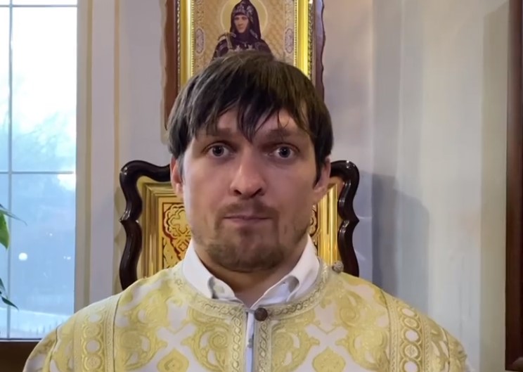 Усик у церковному одязі привітав православних з Різдвом (відео)